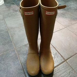 Tall tan hunter boots